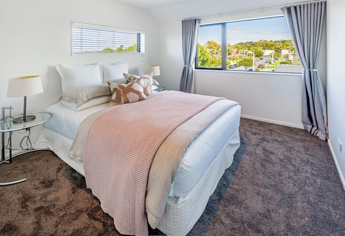 Double Grammar school zone, 4 beds (2ensuites) 3.5 baths home with garage, zoned for Auckland Grammar and Epsom Girls Grammar, as well as Cornwall Park Primary and Remuera Intermediate. within walking distance to supermarkets and moments, 1/16 Mapau Road, Greenlane, Auckland