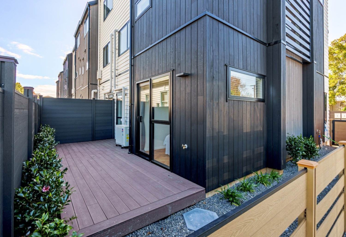 Double Grammar school zone, 4 beds (2ensuites) 3.5 baths home with garage, zoned for Auckland Grammar and Epsom Girls Grammar, as well as Cornwall Park Primary and Remuera Intermediate. within walking distance to supermarkets and moments, 1/16 Mapau Road, Greenlane, Auckland