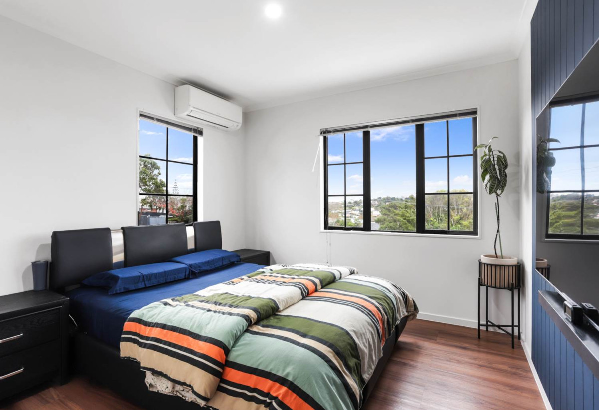 Renovated 3 beds + study room 2.5 baths house with double garage on 347m2 section, close to schools, shops, Blockhouse Bay Village, 0.5 km to Marshall Laing School and Lynfield College, 1.7 km to Blockhouse Bay Intermediate, 105a Terry Street, Blockhouse Bay, Auckland