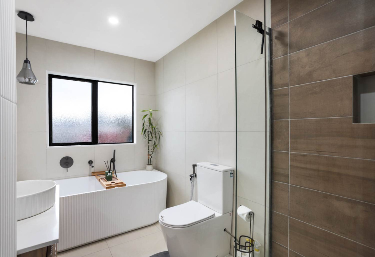 Renovated 3 beds + study room 2.5 baths house with double garage on 347m2 section, close to schools, shops, Blockhouse Bay Village, 0.5 km to Marshall Laing School and Lynfield College, 1.7 km to Blockhouse Bay Intermediate, 105a Terry Street, Blockhouse Bay, Auckland