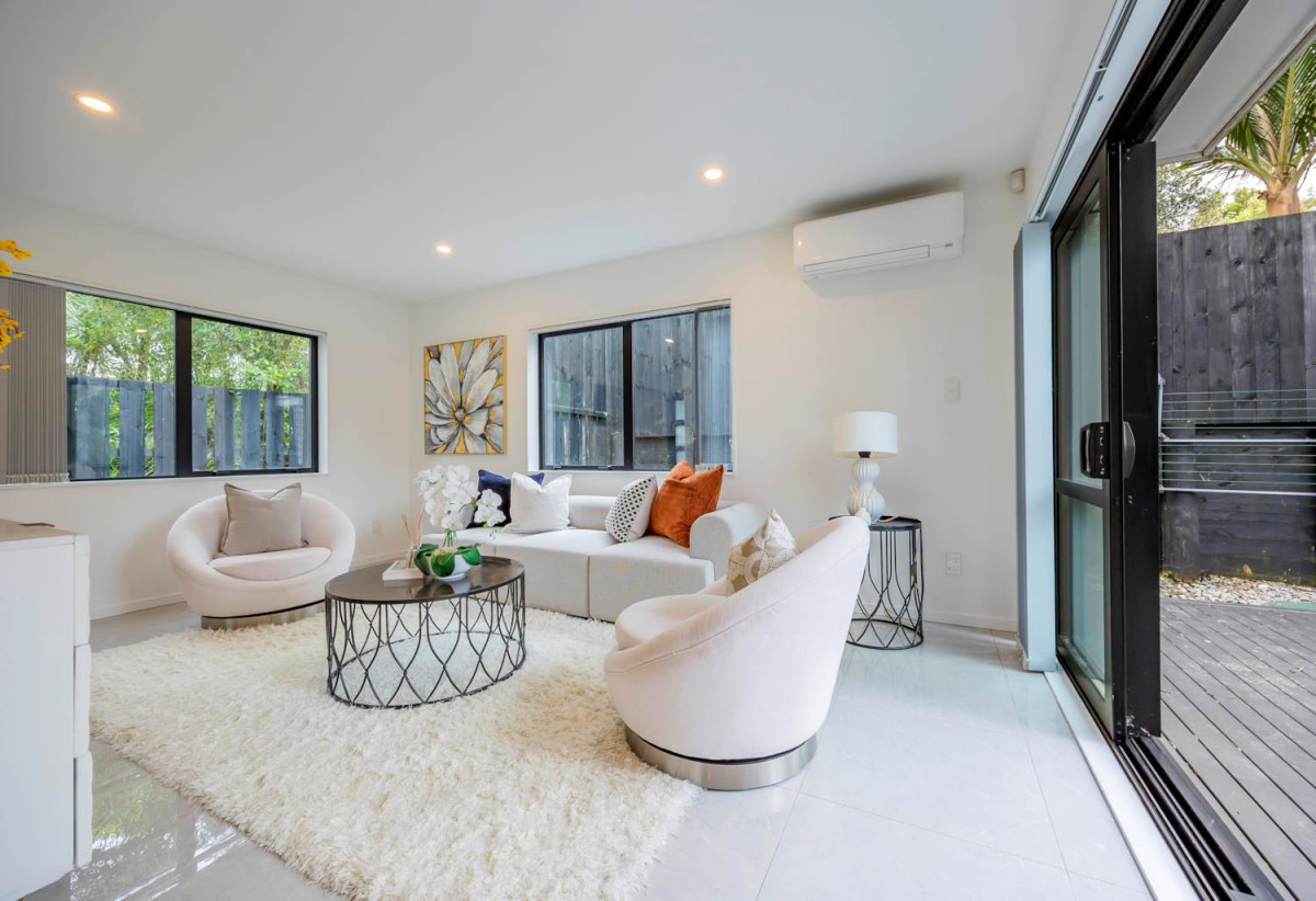Rangitoto College zone, 4 beds 2.5 baths home with garage, just a short stroll to Mairangi Bay Village and beachfront, 0.2 km to Mairangi Bay School, 37C Matipo Road, Mairangi Bay, Auckland