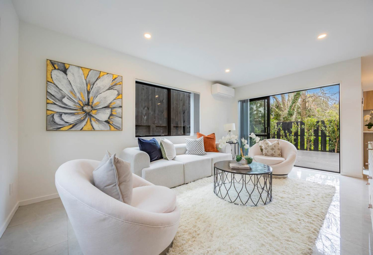 Rangitoto College zone, 4 beds 2.5 baths home with garage, just a short stroll to Mairangi Bay Village and beachfront, 0.2 km to Mairangi Bay School, 37C Matipo Road, Mairangi Bay, Auckland