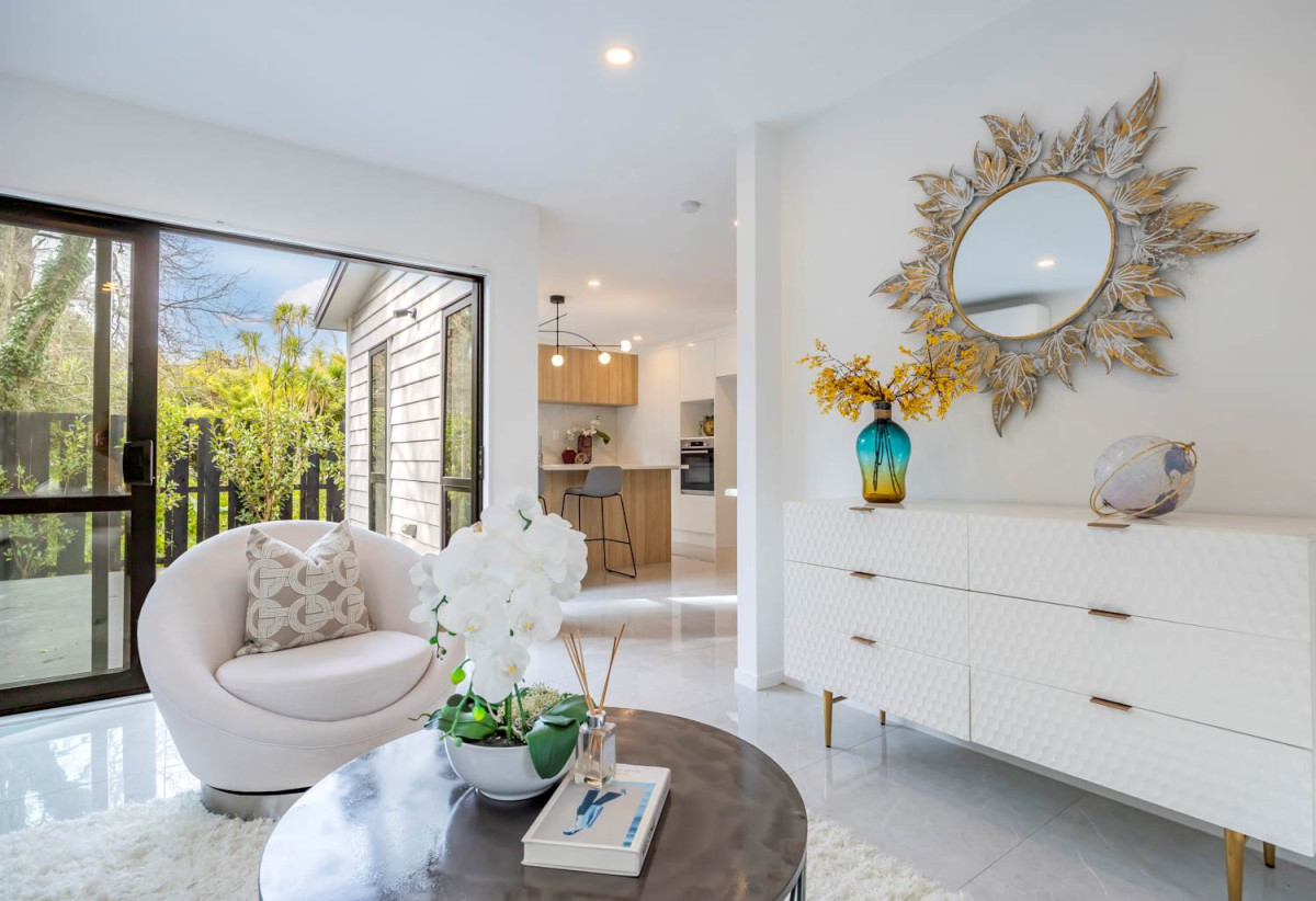 Rangitoto College zone, 4 beds 2.5 baths home with garage, just a short stroll to Mairangi Bay Village and beachfront, 0.2 km to Mairangi Bay School, 37C Matipo Road, Mairangi Bay, Auckland