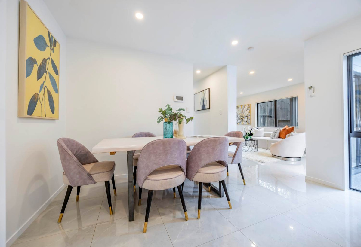 Rangitoto College zone, 4 beds 2.5 baths home with garage, just a short stroll to Mairangi Bay Village and beachfront, 0.2 km to Mairangi Bay School, 37C Matipo Road, Mairangi Bay, Auckland