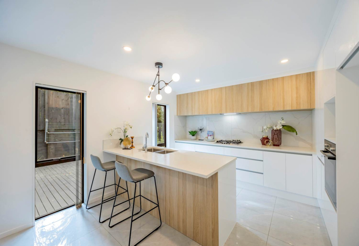 Rangitoto College zone, 4 beds 2.5 baths home with garage, just a short stroll to Mairangi Bay Village and beachfront, 0.2 km to Mairangi Bay School, 37C Matipo Road, Mairangi Bay, Auckland