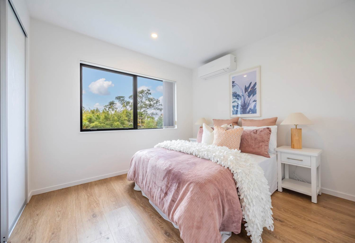 Rangitoto College zone, 4 beds 2.5 baths home with garage, just a short stroll to Mairangi Bay Village and beachfront, 0.2 km to Mairangi Bay School, 37C Matipo Road, Mairangi Bay, Auckland