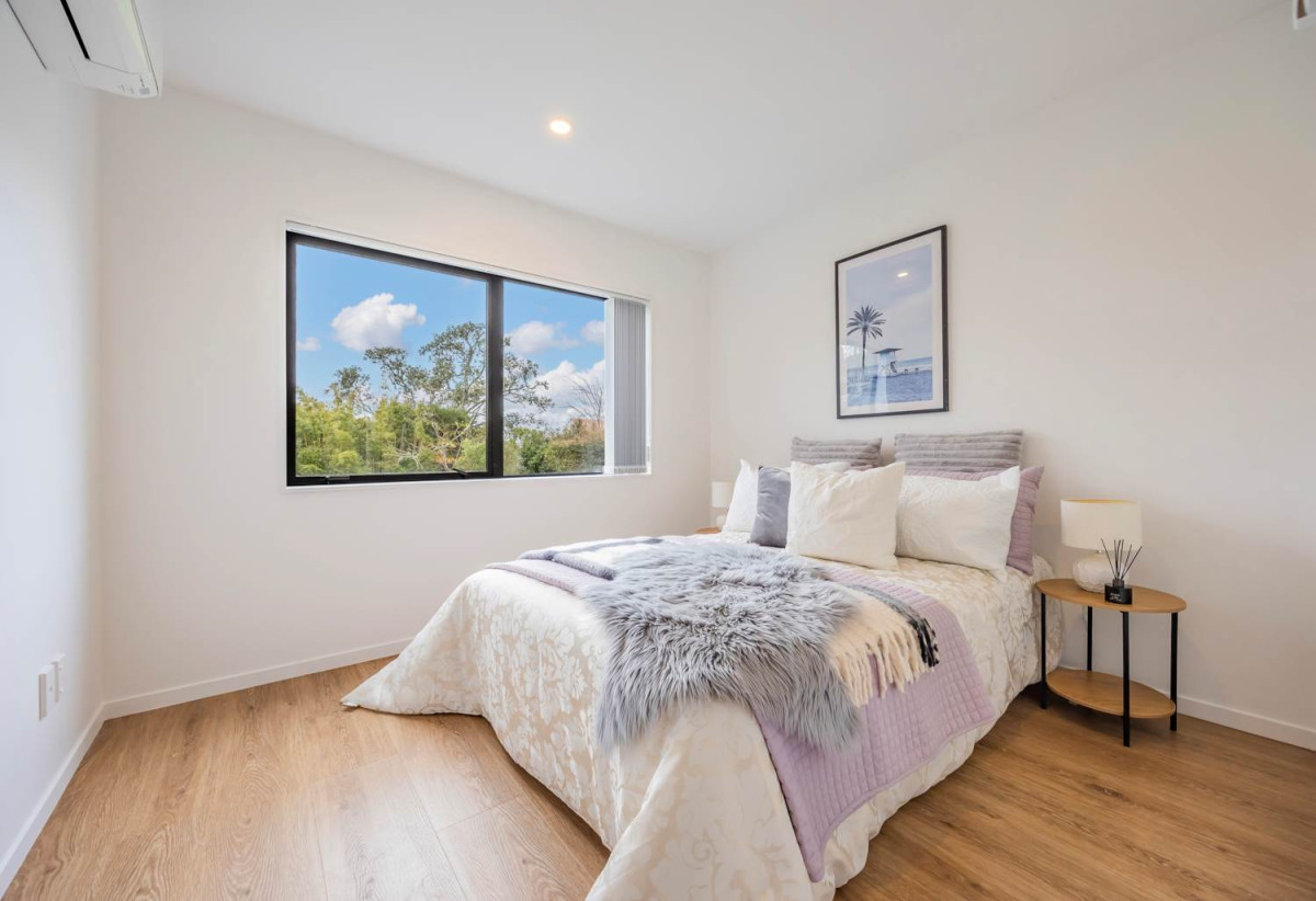Rangitoto College zone, 4 beds 2.5 baths home with garage, just a short stroll to Mairangi Bay Village and beachfront, 0.2 km to Mairangi Bay School, 37C Matipo Road, Mairangi Bay, Auckland