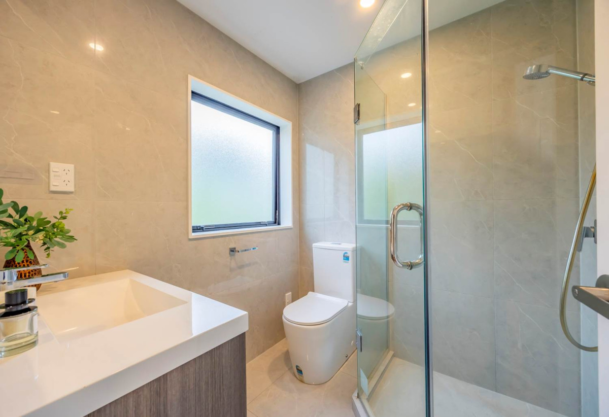 Rangitoto College zone, 4 beds 2.5 baths home with garage, just a short stroll to Mairangi Bay Village and beachfront, 0.2 km to Mairangi Bay School, 37C Matipo Road, Mairangi Bay, Auckland