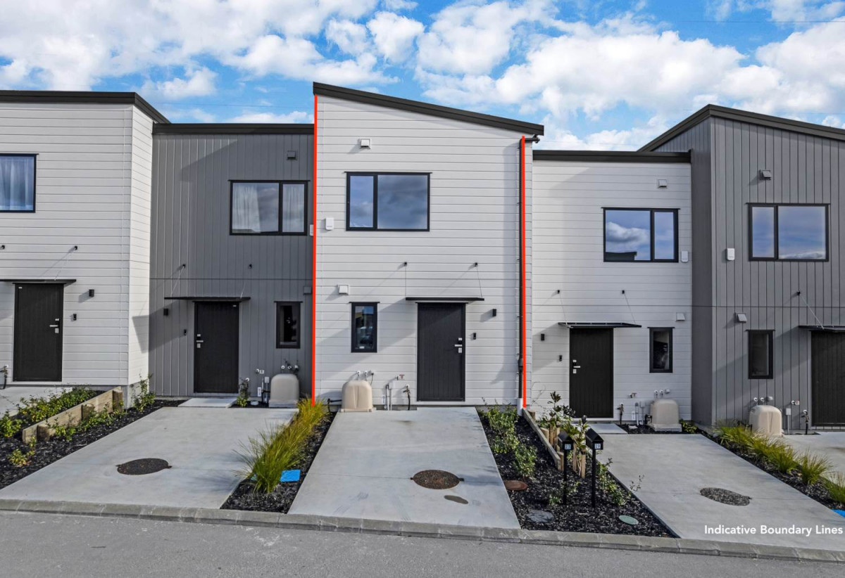 Brandnew 3 beds 1.5 baths home with car park, close to schools, shops, easy motorway access, 0.3 km to Lincoln Heights School, 1.6 km to Massey High School, 68 Awhi Lane, Massey, Auckland