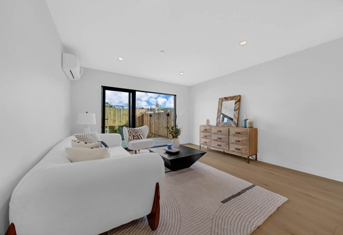 Brandnew 3 beds 1.5 baths home with car park, close to schools, shops, easy motorway access, 0.3 km to Lincoln Heights School, 1.6 km to Massey High School, 9 Awhi Lane, Massey, Auckland