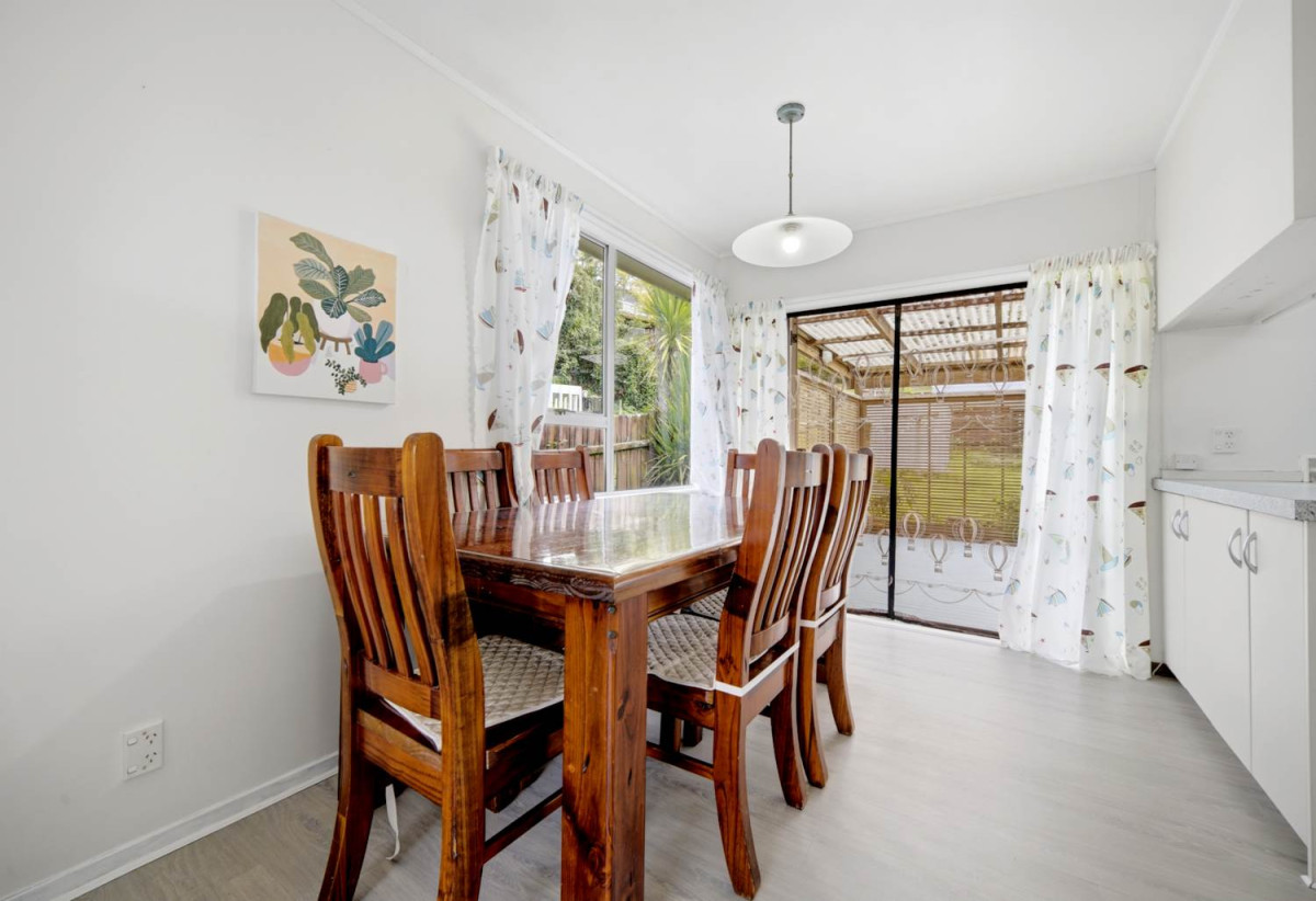 607m2 section, 3 beds 1 bath house with carport, close to schools, shops, supermarkets, 0.7 km to Target Road School, 1.5 km to Wairau Intermediate School, 1.7 km to Glenfield Intermediate School, 16 Wanita Place, Totara Vale, Auckland