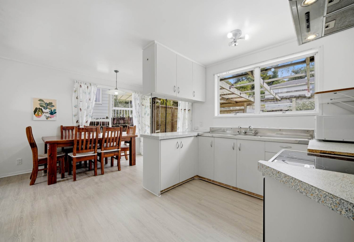 607m2 section, 3 beds 1 bath house with carport, close to schools, shops, supermarkets, 0.7 km to Target Road School, 1.5 km to Wairau Intermediate School, 1.7 km to Glenfield Intermediate School, 16 Wanita Place, Totara Vale, Auckland