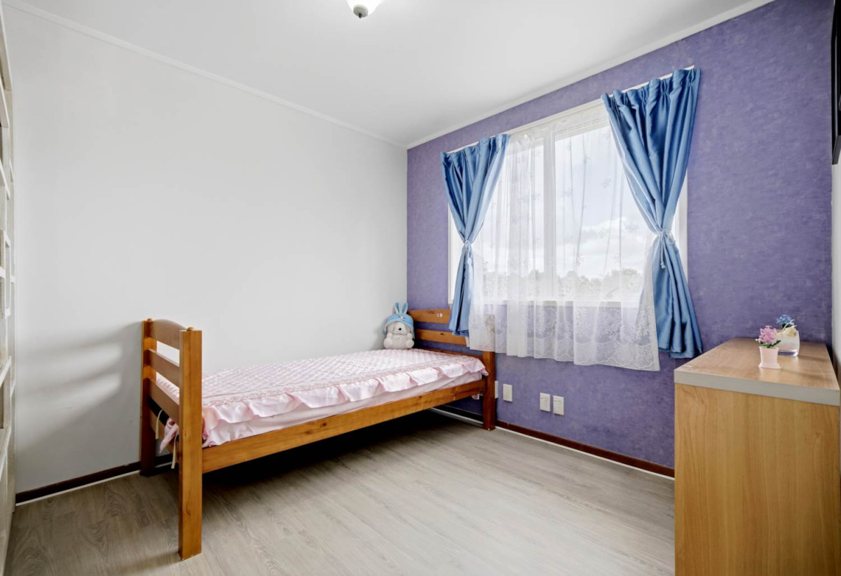 607m2 section, 3 beds 1 bath house with carport, close to schools, shops, supermarkets, 0.7 km to Target Road School, 1.5 km to Wairau Intermediate School, 1.7 km to Glenfield Intermediate School, 16 Wanita Place, Totara Vale, Auckland