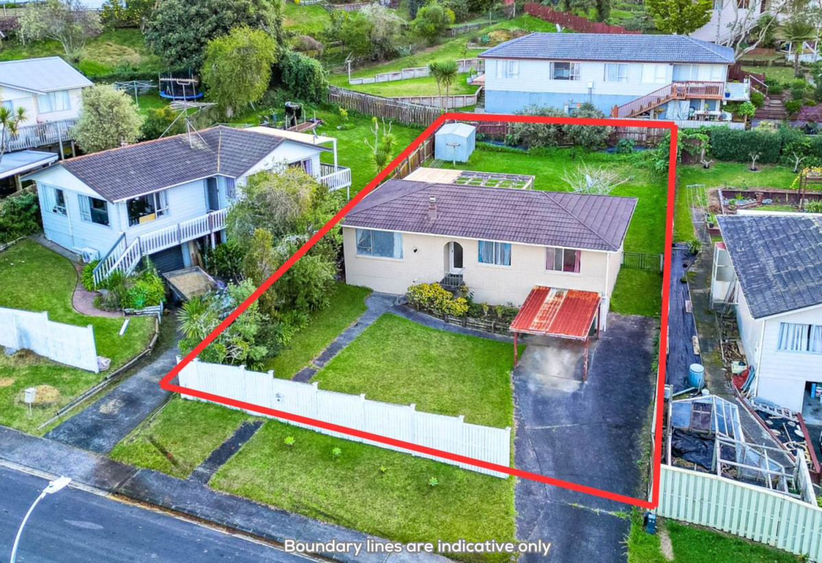 607m2 section, 3 beds 1 bath house with carport, close to schools, shops, supermarkets, 0.7 km to Target Road School, 1.5 km to Wairau Intermediate School, 1.7 km to Glenfield Intermediate School, 16 Wanita Place, Totara Vale, Auckland