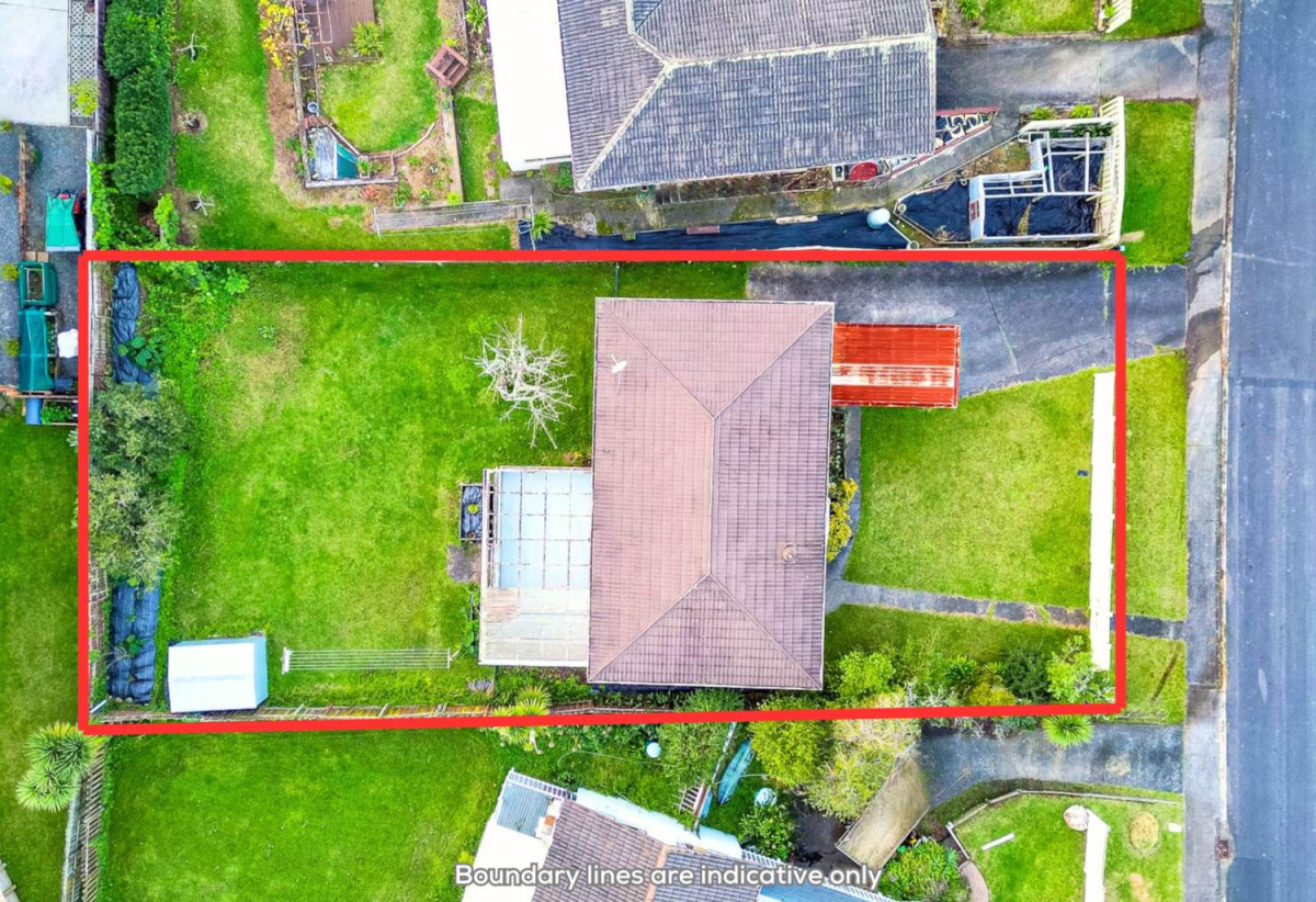 607m2 section, 3 beds 1 bath house with carport, close to schools, shops, supermarkets, 0.7 km to Target Road School, 1.5 km to Wairau Intermediate School, 1.7 km to Glenfield Intermediate School, 16 Wanita Place, Totara Vale, Auckland