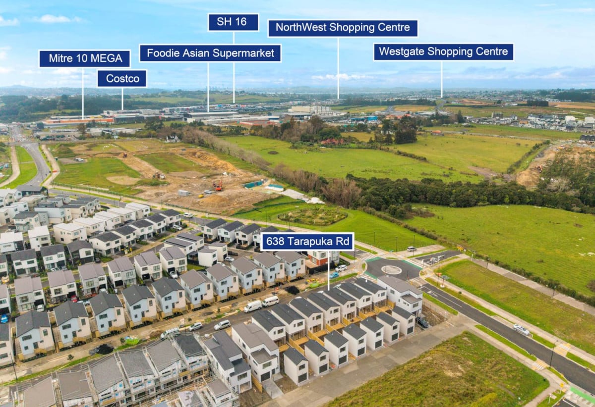 Standalone 4 beds (2 ensuites) 3.5 baths house with standalone garage, 1 ensuite on the top of the single garage with separate entrance, close to shopping centres, motorway access, 638/640/642 Tarapuka Road, Westgate, Auckland