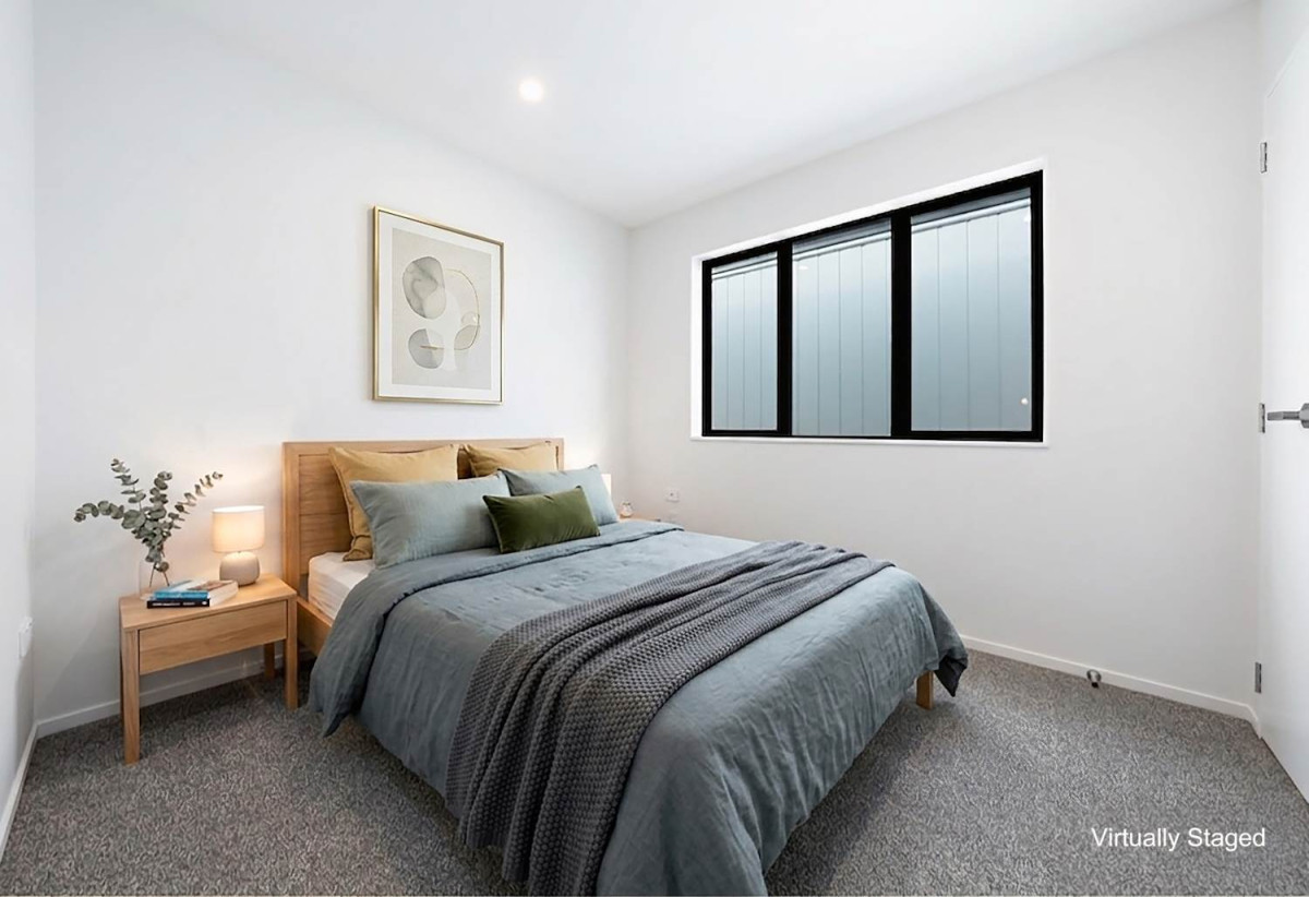 Standalone 4 beds (2 ensuites) 3.5 baths house with standalone garage, 1 ensuite on the top of the single garage with separate entrance, close to shopping centres, motorway access, 638 Tarapuka Road, Westgate, Auckland