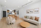 Standalone 4 beds (2 ensuites) 3.5 baths house with standalone garage, 1 ensuite on the top of the single garage with separate entrance, close to shopping centres, motorway access, 638 Tarapuka Road, Westgate, Auckland