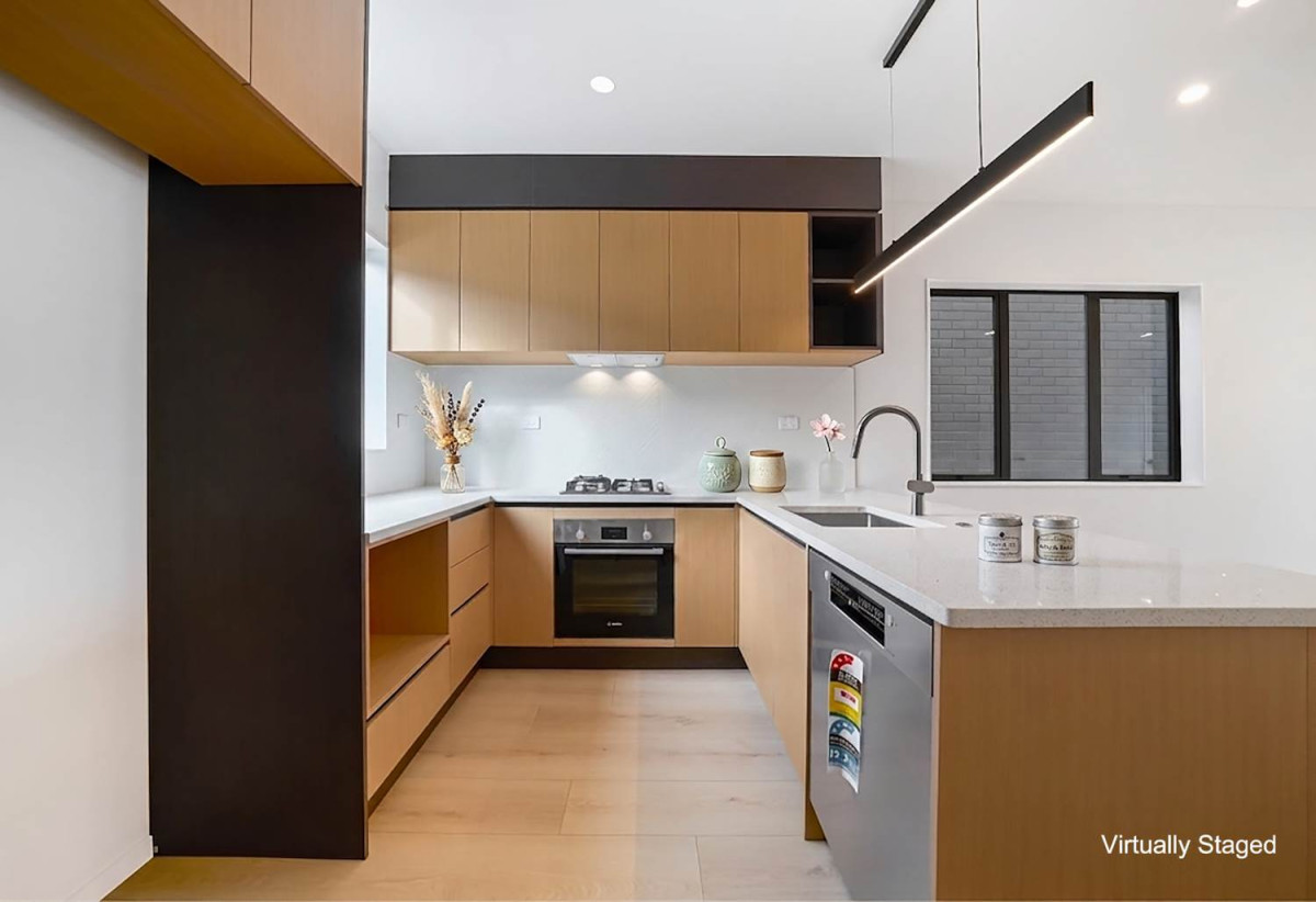Standalone 4 beds (2 ensuites) 3.5 baths house with standalone garage, 1 ensuite on the top of the single garage with separate entrance, close to shopping centres, motorway access, 638/640/642 Tarapuka Road, Westgate, Auckland