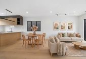 Standalone 4 beds (2 ensuites) 3.5 baths house with standalone garage, 1 ensuite on the top of the single garage with separate entrance, close to shopping centres, motorway access, 638/640/642 Tarapuka Road, Westgate, Auckland