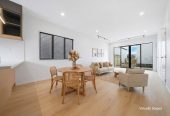 Standalone 4 beds (2 ensuites) 3.5 baths house with standalone garage, 1 ensuite on the top of the single garage with separate entrance, close to shopping centres, motorway access, 638/640/642 Tarapuka Road, Westgate, Auckland