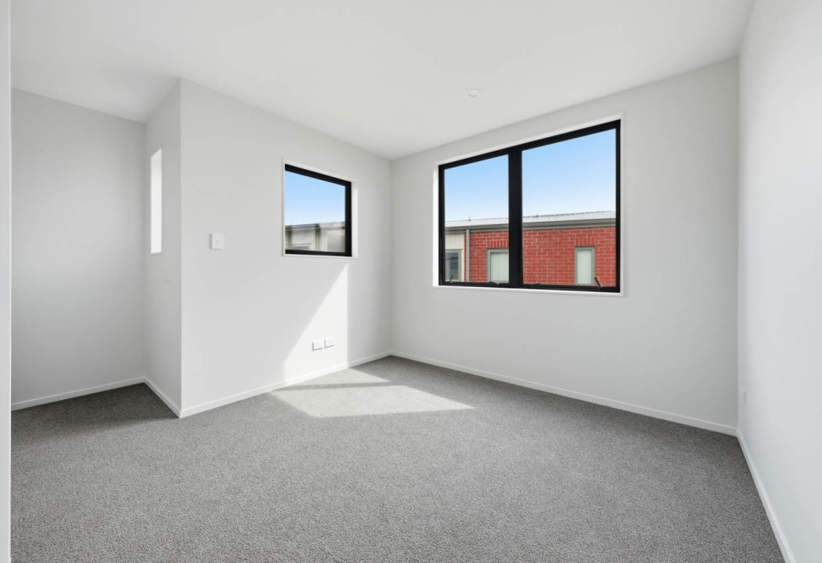 2 beds 1.5 baths home with car park, close to schools, shops, supermarket, motorway access, 0.6 km to Papatoetoe North School, 85 Te Ara Wai, Mangere East, Auckland