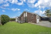 2 beds 1 bath home with carport, just a short walk to Highland Park Shopping Centre, 0.3 km to Howick Primary School, 0.4 km to Howick Intermediate, 1.1 km to Pakuranga College, 2/7 Benygloe Place, Highland Park, Auckland