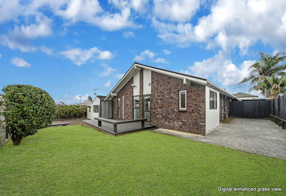 2 beds 1 bath home with carport, just a short walk to Highland Park Shopping Centre, 0.3 km to Howick Primary School, 0.4 km to Howick Intermediate, 1.1 km to Pakuranga College, 2/7 Benygloe Place, Highland Park, Auckland