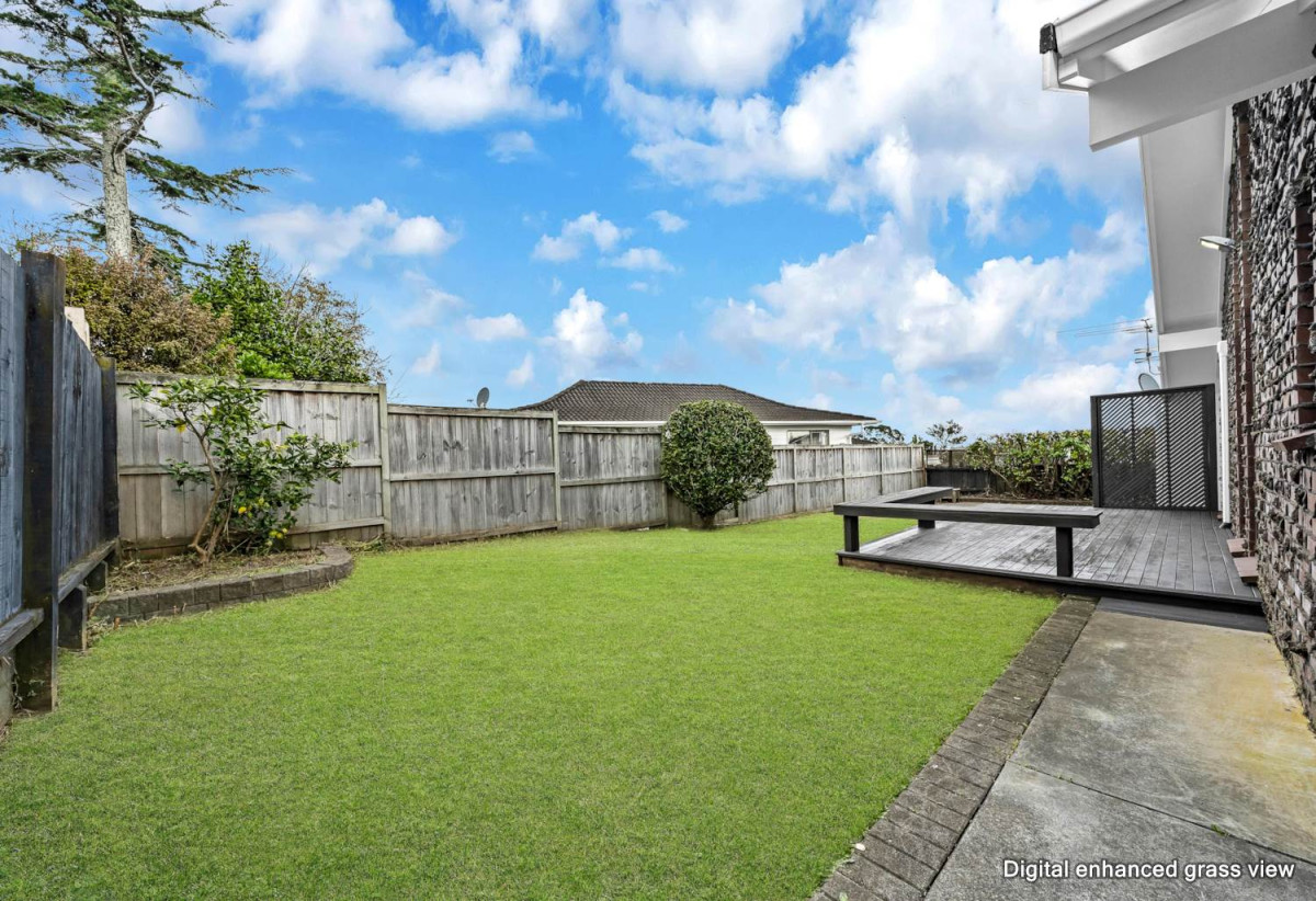 2 beds 1 bath home with carport, just a short walk to Highland Park Shopping Centre, 0.3 km to Howick Primary School, 0.4 km to Howick Intermediate, 1.1 km to Pakuranga College, 2/7 Benygloe Place, Highland Park, Auckland