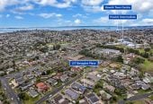 2 beds 1 bath home with carport, just a short walk to Highland Park Shopping Centre, 0.3 km to Howick Primary School, 0.4 km to Howick Intermediate, 1.1 km to Pakuranga College, 2/7 Benygloe Place, Highland Park, Auckland