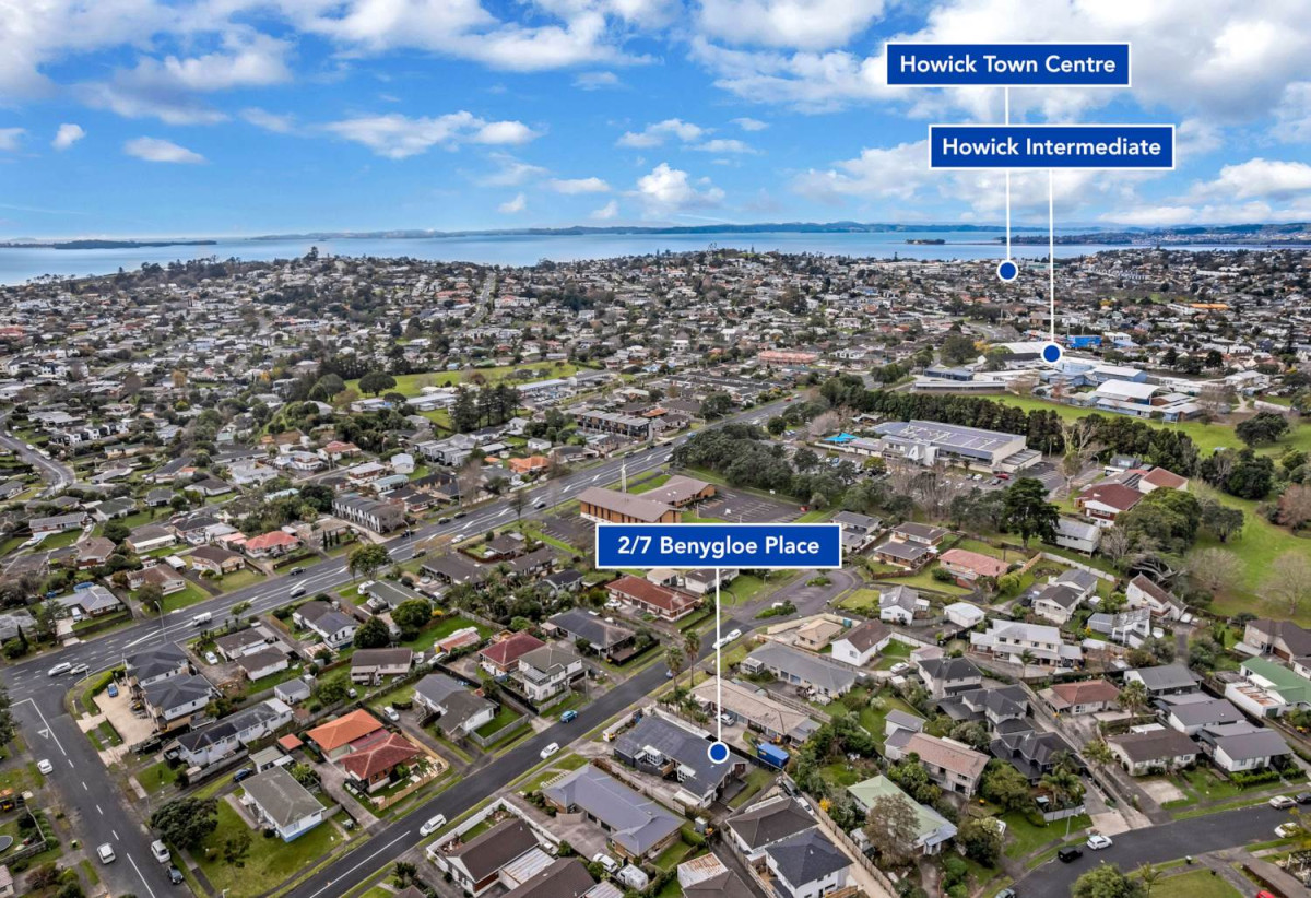 2 beds 1 bath home with carport, just a short walk to Highland Park Shopping Centre, 0.3 km to Howick Primary School, 0.4 km to Howick Intermediate, 1.1 km to Pakuranga College, 2/7 Benygloe Place, Highland Park, Auckland