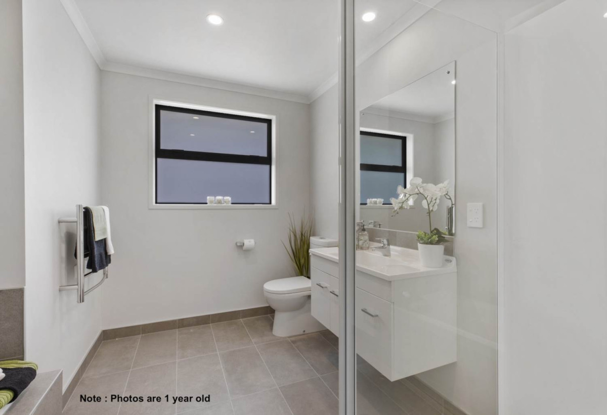 648m2 section, 3 beds 2 baths house with double garage, close to schools, Papakura town centre, 0.9 km to Cosgrove School, 1.9 km to Papakura High School, 2 km to Papakura Intermediate, 34 Twin Parks Rise, Papakura, Auckland
