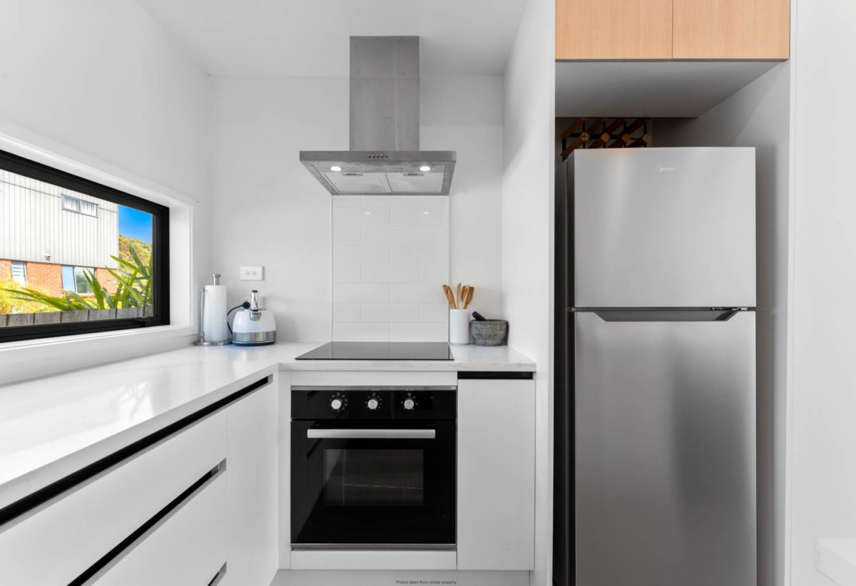 2 beds 1.5 baths townhouse with car park, close to schools, Lynn Mall shopping centre, 0.5 km to New Lynn School, 14 Dorothy Thorpe Way, New Lynn, Auckland