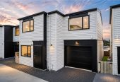 4 beds 3 baths home with garage, close to schools, shopping centres, Auckland Botanic Gardens, motorway access, 0.3 km to Hillpark School, 1.2 km to Manurewa High School, 32D Grande Vue Road, Hill Park, Auckland