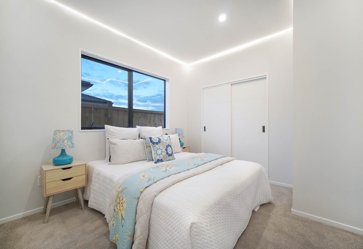 2 kitchens, Brandnew 5 beds (2 ensuites) 3 baths house, double garage, 1 bed granny, 175 Otuwairoa Esplanade, Papakura, Auckland