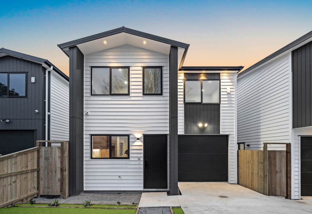 Brandnew standalone 5 beds (1 ensuite) 3.5 baths home with garage, close to shops, supermarkets, reserves, 0.8 km to Riverhills School, Lot 3, 1 Tullis Place, Burswood, Auckland