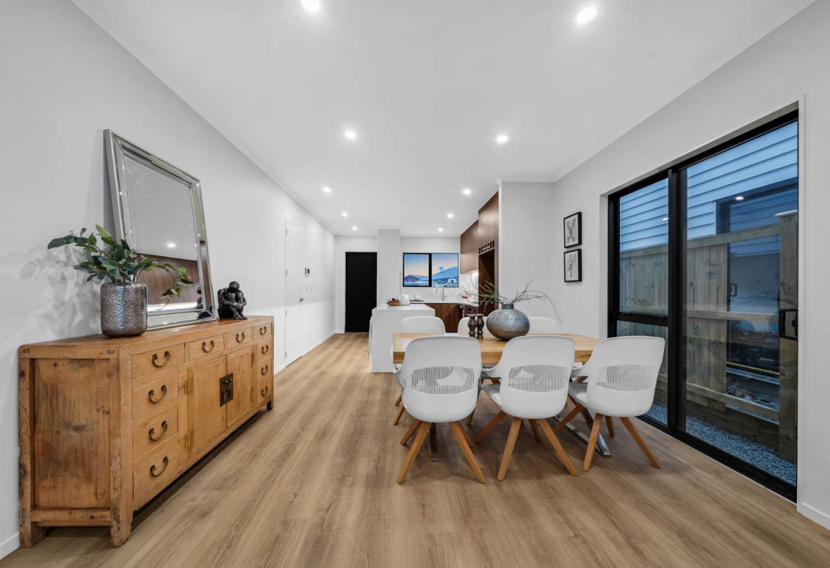 Brandnew standalone 5 beds (1 ensuite) 3.5 baths home with garage, close to shops, supermarkets, reserves, 0.8 km to Riverhills School, Lot 3, 1 Tullis Place, Burswood, Auckland