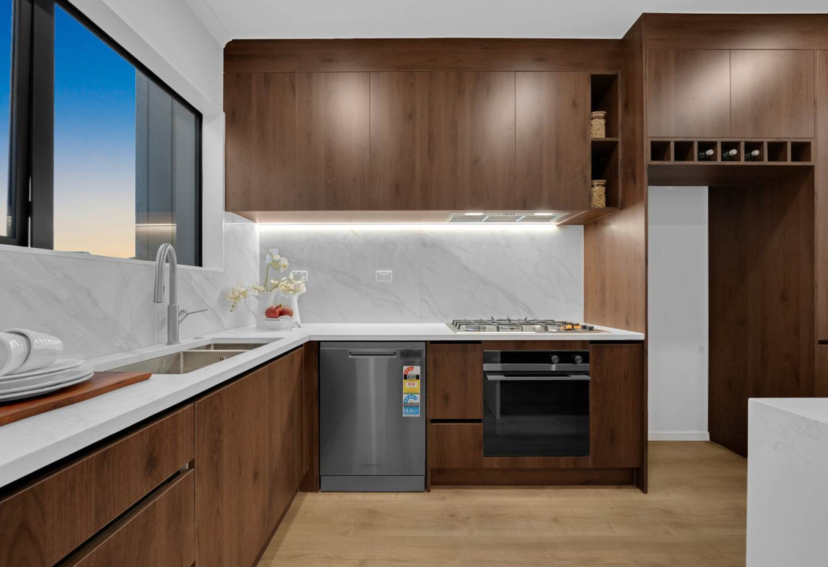 Brandnew standalone 5 beds (1 ensuite) 3.5 baths home with garage, close to shops, supermarkets, reserves, 0.8 km to Riverhills School, Lot 3, 1 Tullis Place, Burswood, Auckland