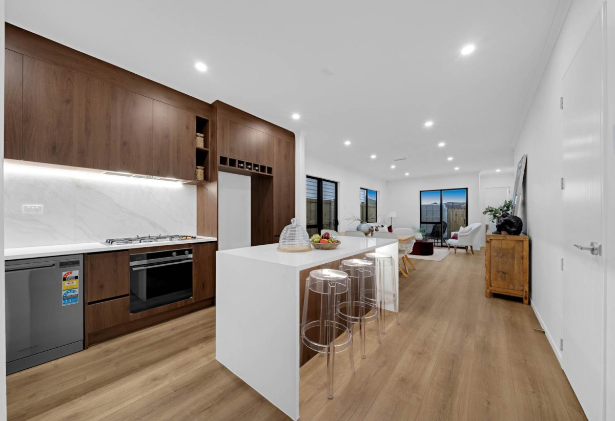 Brandnew standalone 5 beds (1 ensuite) 3.5 baths home with garage, close to shops, supermarkets, reserves, 0.8 km to Riverhills School, Lot 3, 1 Tullis Place, Burswood, Auckland