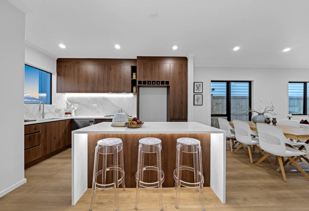 Brandnew standalone 5 beds (1 ensuite) 3.5 baths home with garage, close to shops, supermarkets, reserves, 0.8 km to Riverhills School, Lot 3, 1 Tullis Place, Burswood, Auckland