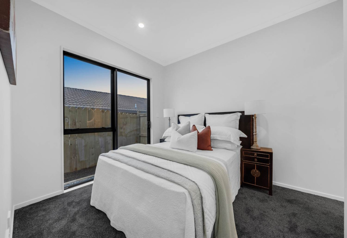 Brandnew standalone 5 beds (1 ensuite) 3.5 baths home with garage, close to shops, supermarkets, reserves, 0.8 km to Riverhills School, Lot 3, 1 Tullis Place, Burswood, Auckland