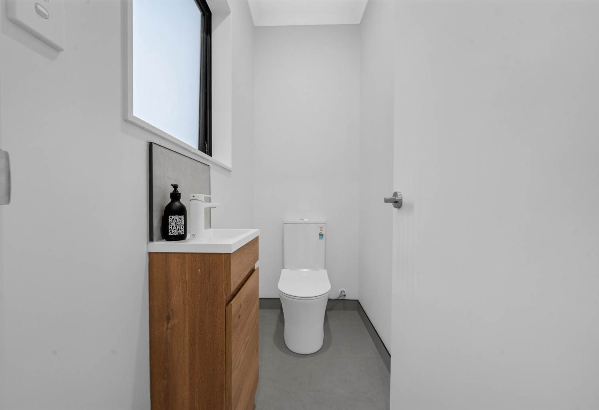 Brandnew standalone 5 beds (1 ensuite) 3.5 baths home with garage, close to shops, supermarkets, reserves, 0.8 km to Riverhills School, Lot 3, 1 Tullis Place, Burswood, Auckland