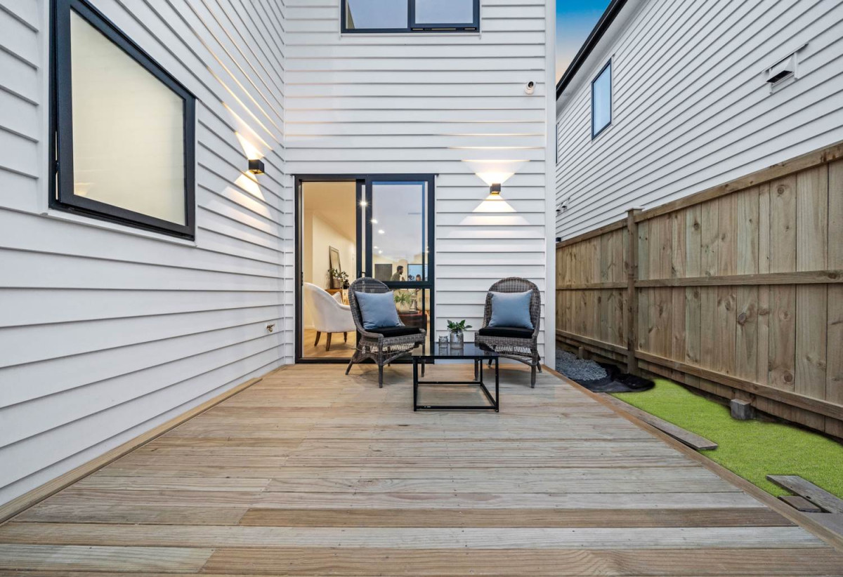 Brandnew standalone 5 beds (1 ensuite) 3.5 baths home with garage, close to shops, supermarkets, reserves, 0.8 km to Riverhills School, Lot 3, 1 Tullis Place, Burswood, Auckland