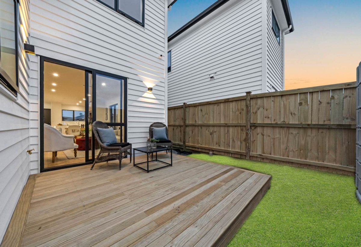 Brandnew standalone 5 beds (1 ensuite) 3.5 baths home with garage, close to shops, supermarkets, reserves, 0.8 km to Riverhills School, Lot 3, 1 Tullis Place, Burswood, Auckland