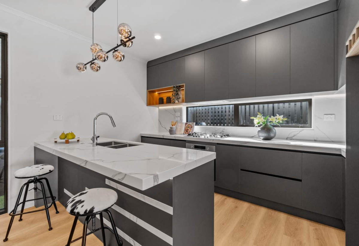 Brandnew standalone 5 beds (3 ensuites) 4 baths home with double garage, moments from Waiatarua Reserve, Remuera Golf Club, Meadowbank Shopping Centre, zoned for St Thomas’s School, Selwyn College, Glendowie College, and Baradene College, 88B Norman Lesser Drive, St Johns, Auckland
