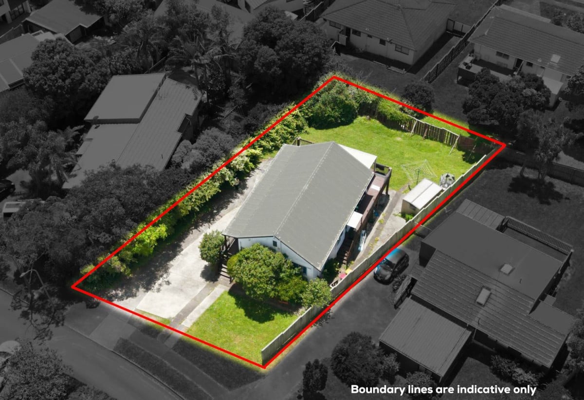 688m2 section, RC & EPA Approved for 5 standalone homes, BC in Progress, 5 beds 3 baths house, close to shopping centres, Golf club, schools, 0.4 km to Howick Intermediate, 0.5 km to Howick Primary School, 1.1 km to Owairoa School, 1.2 km to Pakuranga College, 7 Kingussie Place, Highland Park, Auckland
