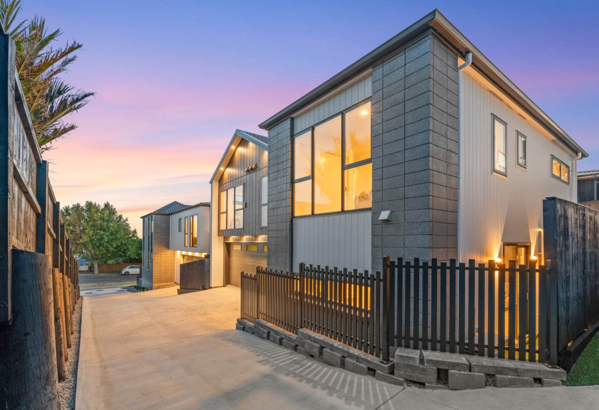 Brandnew standalone 5 beds (3 ensuites) 4 baths home with double garage, moments from Waiatarua Reserve, Remuera Golf Club, Meadowbank Shopping Centre, zoned for St Thomas’s School, Selwyn College, Glendowie College, and Baradene College, 88B Norman Lesser Drive, St Johns, Auckland