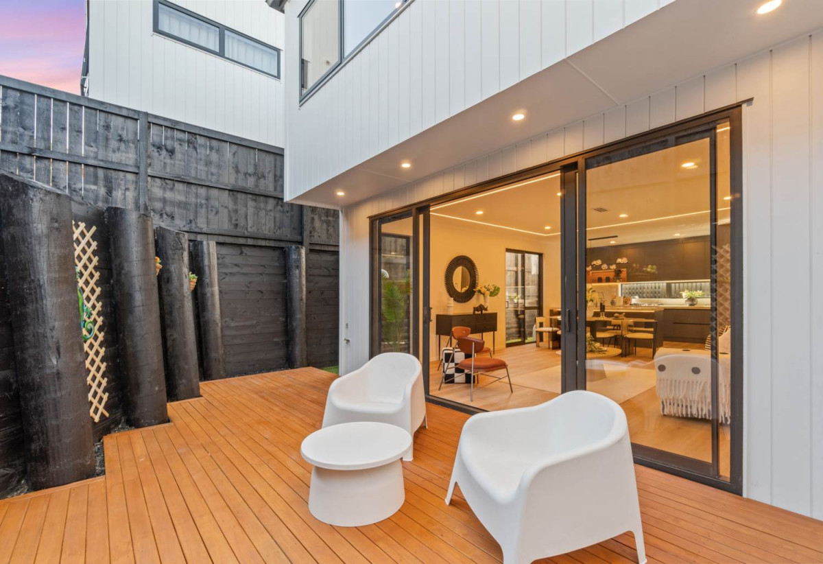 Brandnew standalone 5 beds (3 ensuites) 4 baths home with double garage, moments from Waiatarua Reserve, Remuera Golf Club, Meadowbank Shopping Centre, zoned for St Thomas’s School, Selwyn College, Glendowie College, and Baradene College, 88B Norman Lesser Drive, St Johns, Auckland