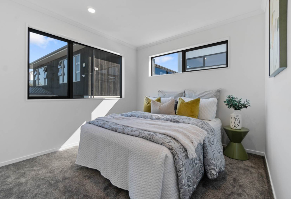 Brandnew standalone 5 beds (3 ensuites) 4 baths home with double garage, moments from Waiatarua Reserve, Remuera Golf Club, Meadowbank Shopping Centre, zoned for St Thomas’s School, Selwyn College, Glendowie College, and Baradene College, 88A Norman Lesser Drive, St Johns, Auckland