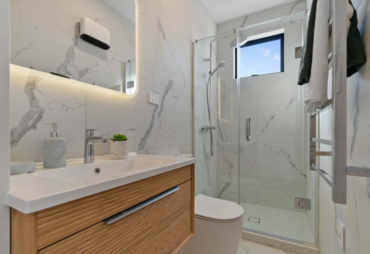 Brandnew standalone 5 beds (3 ensuites) 4 baths home with double garage, moments from Waiatarua Reserve, Remuera Golf Club, Meadowbank Shopping Centre, zoned for St Thomas’s School, Selwyn College, Glendowie College, and Baradene College, 88A Norman Lesser Drive, St Johns, Auckland